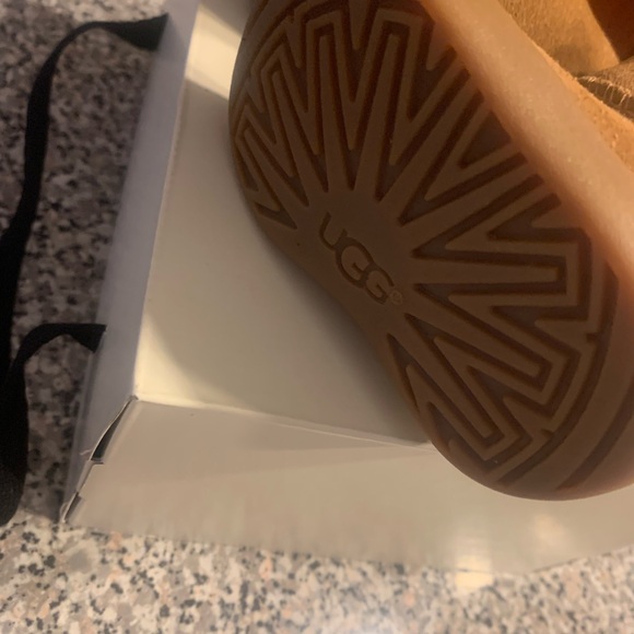 Baby UGGS size 1 - Picture 4 of 7